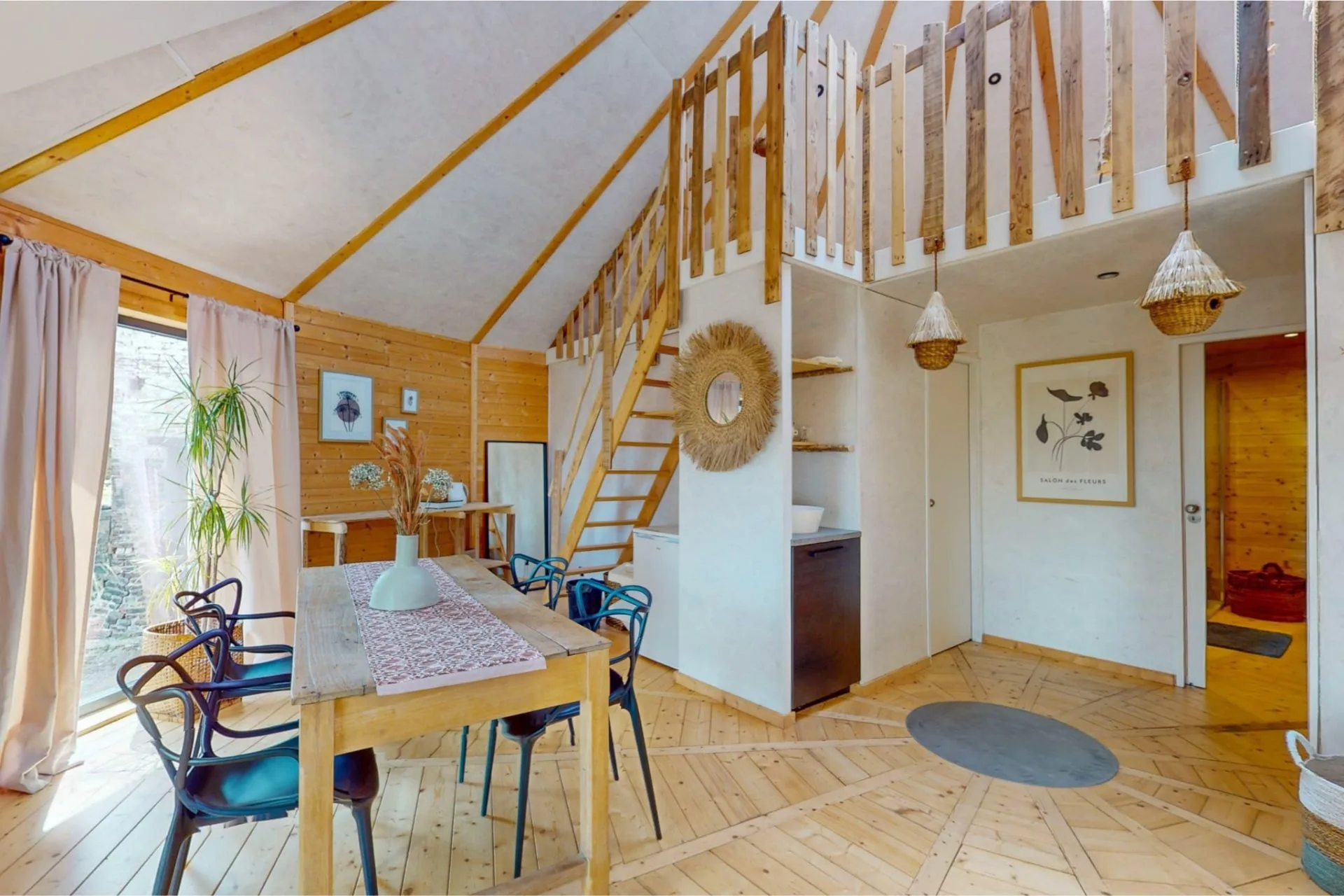 Petite salle intimiste à La Ferme aux Chiens près de Namur, parfaite pour un mariage à 30 invités